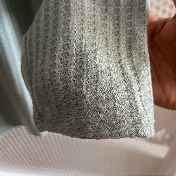 Chaser Waffle Knit Long Sleeve Vee Neck Thermal Top Size XL in Minty Blue NWT - Picture 4 of 12